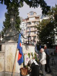 Десетки членове и симпатизанти на Патриотичния фронт се поклониха пред мемориала на 24-ти Черноморски полк в Бургас