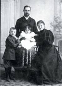 Балан и съпругата му Жюли Гресо с две от децата си