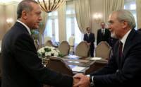 Прословутата угодническа усмивка на Местан, запечаната при срещата му с турския президент Реджеп Ердоган през 2014 г. Снимка: www.vesti.bg