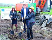 Първа копка на канализацията в кварталите Ветрен и Банево през 2013 г. Година по-късно Бургас понесе санкции за опорочаване на обществената поръчка