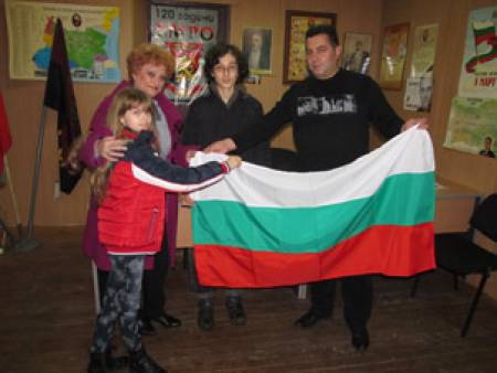 ВМРО дари знамена на млади пианисти, да ги развеят в Ню Йорк