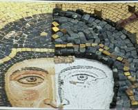 Възстановка на мозаечната икона на света Богородица, открита от екипа на проф. Вачев в подножието на Царевец
