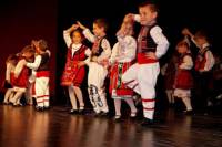 Децата от вокална група „Лира“ не само пяха, но и танцуваха