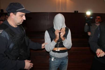 Обвинен в тероризъм остава в хасковския арест