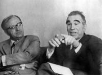 Караславов (вдясно) в разговор с Георги Струмски