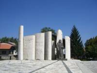 Заради политиците родното място на хилендарския монах бе своеволно „преместено” в Банско, където му бе издигнат грандиозен мемориал