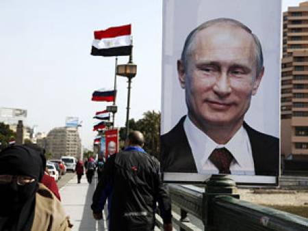 Путин подари „Калашников“ на египетския президент