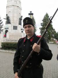 Йончо Боянов с оригиналната си пушка 