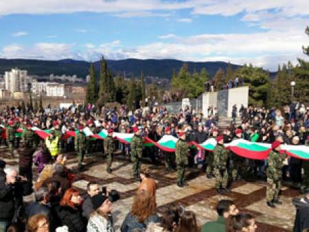 Да развеем  българското знаме