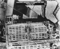 Въздушна снимка на лагера Аушвиц, направена на 25 август 1944 г. от американски военен самолет