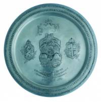 Гербът на Търново върху сребърния поднос, който е направен по повод посещението на цар Борис и царица Йоана в града през 1935 г.
