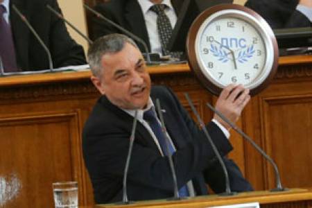 Валери Симеонов: За ДПС времето върви назад, отмерва го турски часовник
