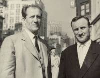 Ценко Барев (вляво) в Ню Йорк заедно с българския емигрант Йордан Илиев