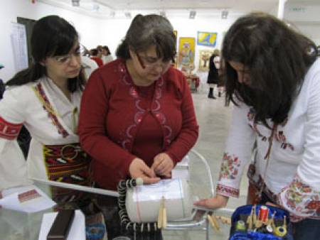 Българки пазят с иглите си националност, род и родина