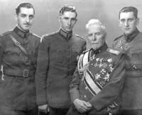 Генералът с тримата си синове