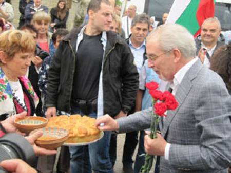Кметът на Златарица развали спокойствието на Лютви Местан