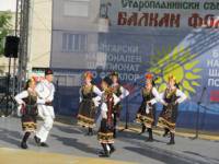 Десетките младежки танцови групи от цялата страна показаха, че все пак има надежда българският фолклор да пребъде
