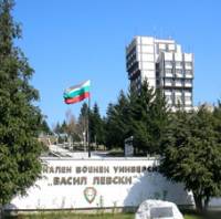 Статутът на военния университет във Велико Търново е под въпрос. Водата се мъти от доскорошните политически врагове Румен Петков и Найден Зеленогорски