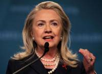 Бившият държавен секретар Хилари Клинтън е фаворитът на демократите