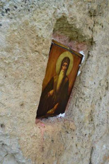 Осветиха повторно най-стария скален манастир в Европа