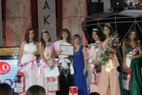 Красивите българки – победителката е третата девойка от ляво надясно