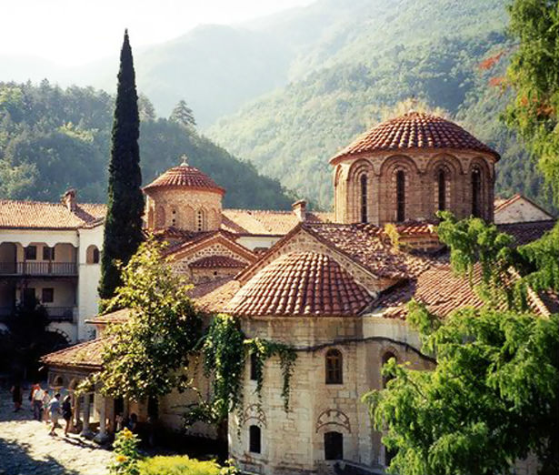 Възстановяването на Бачковския манастир