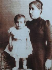 Захаринка и Анастасия Стоянови в края на XIX век