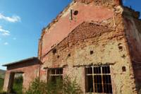 От някогашната фабрика на дядо Александър днес са останали само руини
