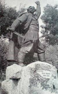 Паметникът на Капитан дядо Никола в Габрово