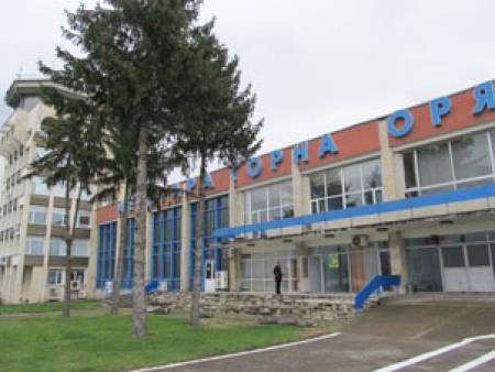 Строител на мръсни канали и депа взема летището в Горна Оряховица
