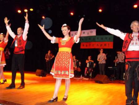 „Другата България“ танцува със сърцето