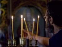 Веднага след запалването си от миряните, свещите биват загасени и прибирани за претопяване