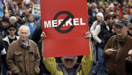 Отворените от Меркел врати на Европа зейнаха и пред нея
