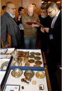Ноември 2011 г. 10 хиляди културни ценности са предадени на Националния исторически музей. Две трети от предметите, по твърденията на Божидар Димитров, били от колекцията на Бузата 