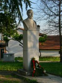 Паметникът на Иван Богоров в родното му Карлово