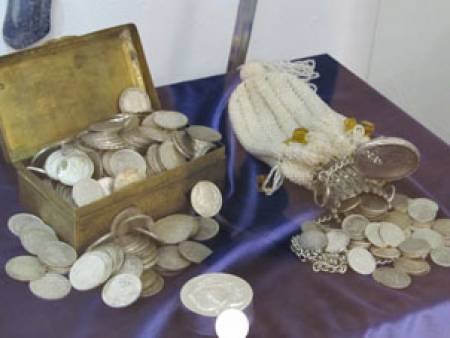 Редки златни и сребърни монети лъснаха в хана „Хаджи Николи“