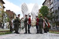Паметникът бе открит на 20 април, когато България свежда глава в памет на загиналите по време на Априлската епопея