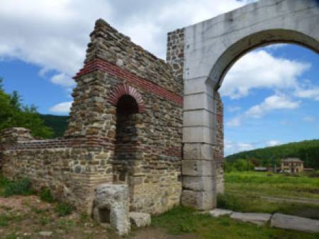 В Состра разкриват останките от най-добре запазения римски път