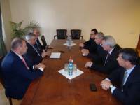 Среща с председателя на НС на Нагорни Карабах Ашот Гулян (от лявата страна на масата, в средата)