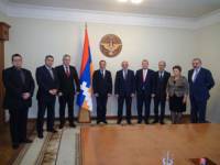 При президента на Нагорни Карабах Бако Саакян (вдясно от Валери Симеонов)
