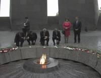Преклонение пред жертвите на геноцида в мемориалния комплекс над Ереван