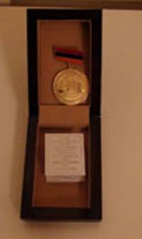 Медалът на честта се връчва в редки случаи и само за изключителни заслуги към арменския народ