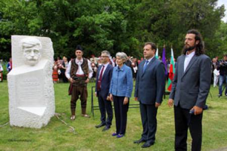 Откриха паметник на създателя на „Балканфолк”