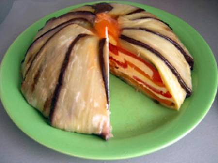 Торта от патладжани и  червен пипер, с мащерка