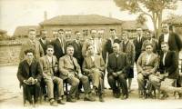 Участници в учителска конференция в Павел баня през септември 1929 г. Чудомировият брат е сред седналите – третият от ляво надясно 