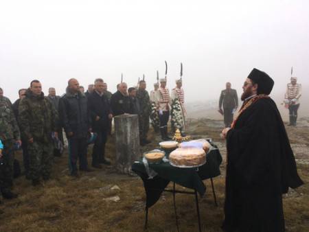 За първи път след 100 години: Свещеник опя загиналите на Каймакчалан герои