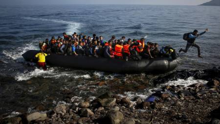 Чешкият президент предложи мигрантите да се разселят на необитаеми острови
