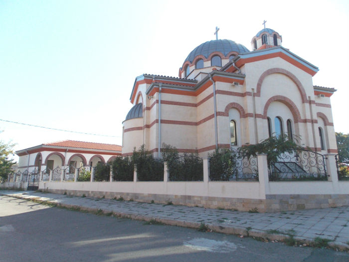 Храмът в бургаският квартал Крайморие е единственият, който носи името на св. Пимен
