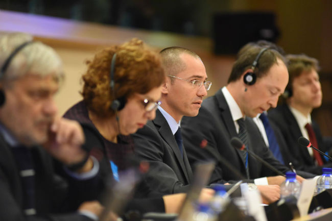 Евродепутати искат промяна на вредната политика на ЕК за мигрантите