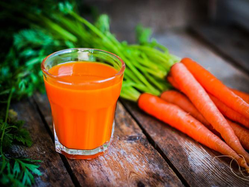 Сокът от моркови подобрява цвета на лицето